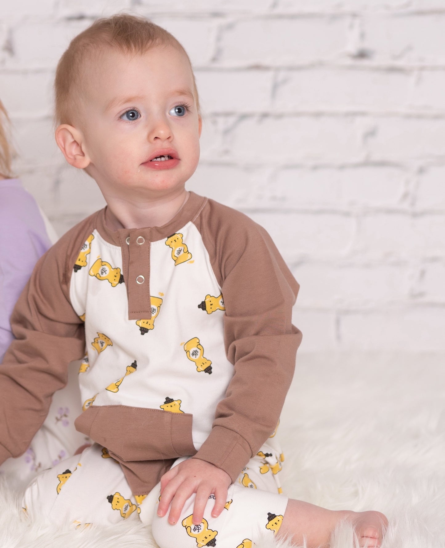 organic cotton long sleeve romper honey bear print baby1