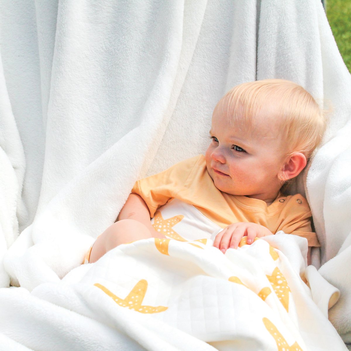 Large Bamboo Quilted Blanket (Starfish Print)