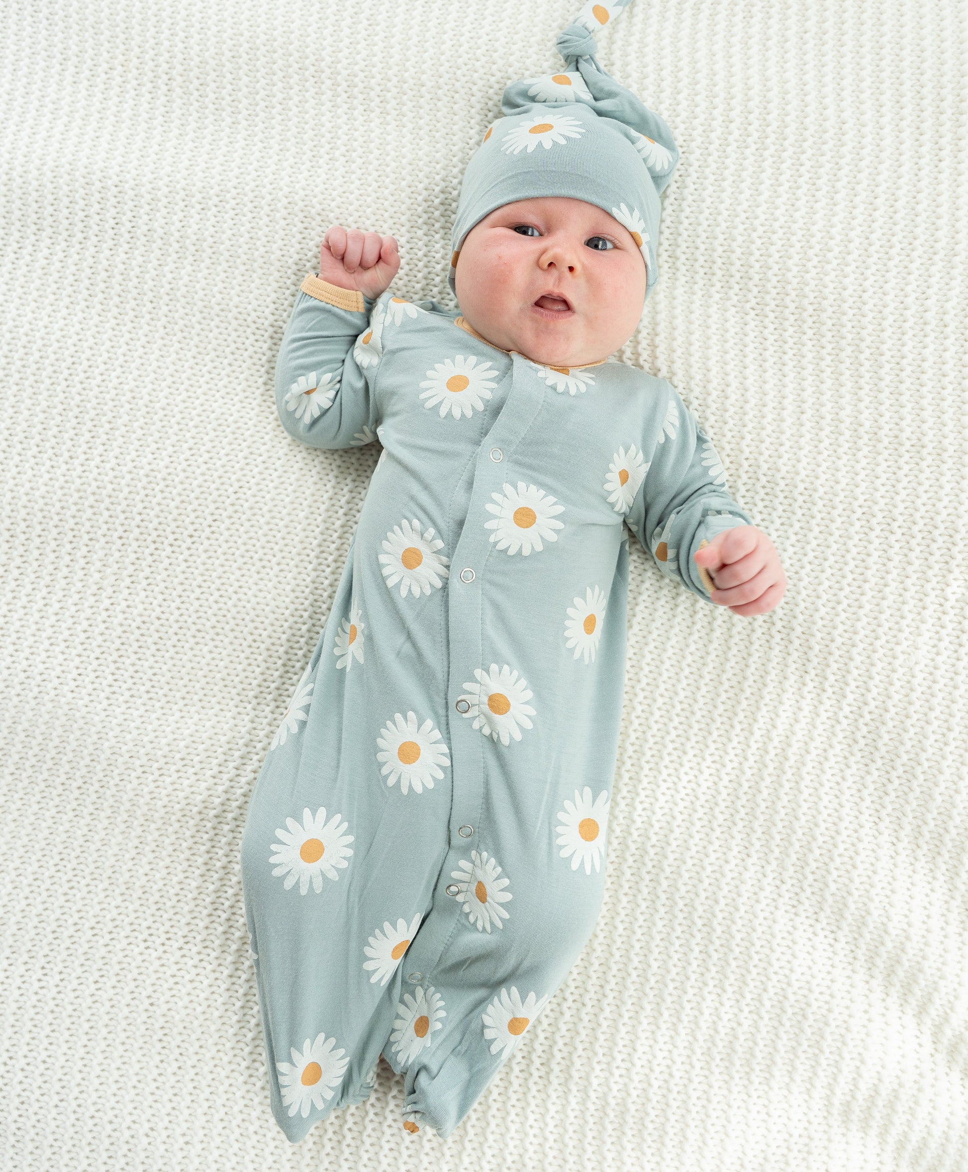 bamboo knot hat daisy print